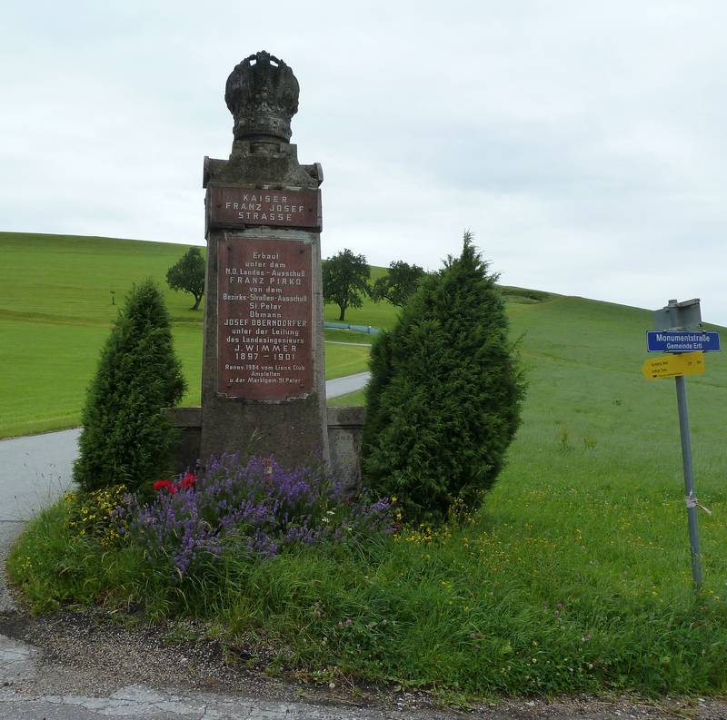 n_01 Monument.jpg